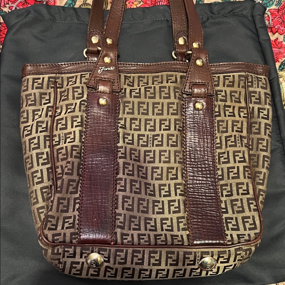 Beautiful Vintage Fendi Dark Brown Monogram Shoulder Bag💗 - Picture 5 of 17